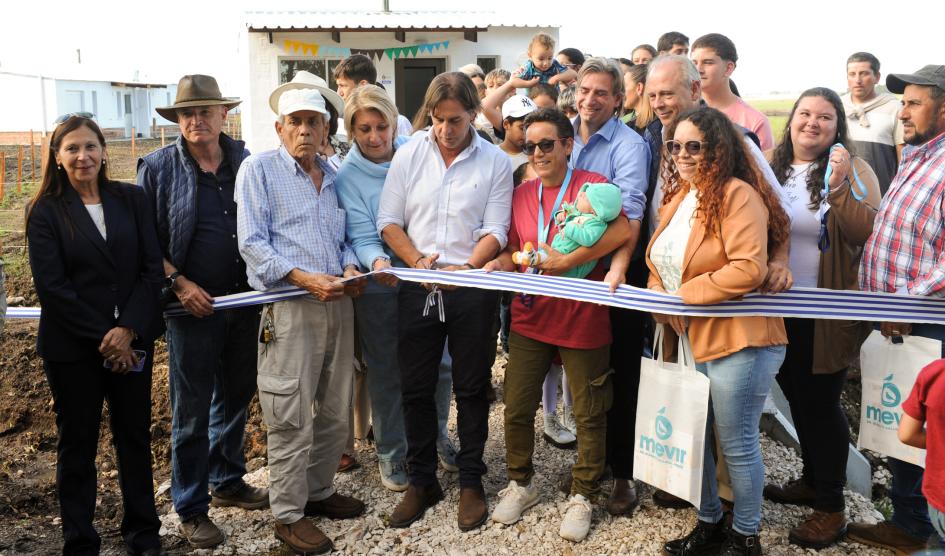 Se inauguraron 17 viviendas de MEVIR en Sarandí de Navarro