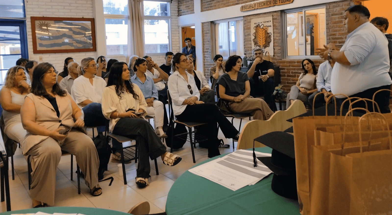 Finalizó el curso de Operador en reconocimiento, conservación y emprendedurismo de hongos y Eucalyptus dictado en la UTU de Young.
