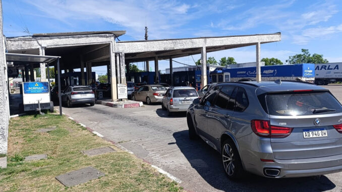 Aumenta ingreso de argentinos por el puente; en su mayoría viajan a Brasil